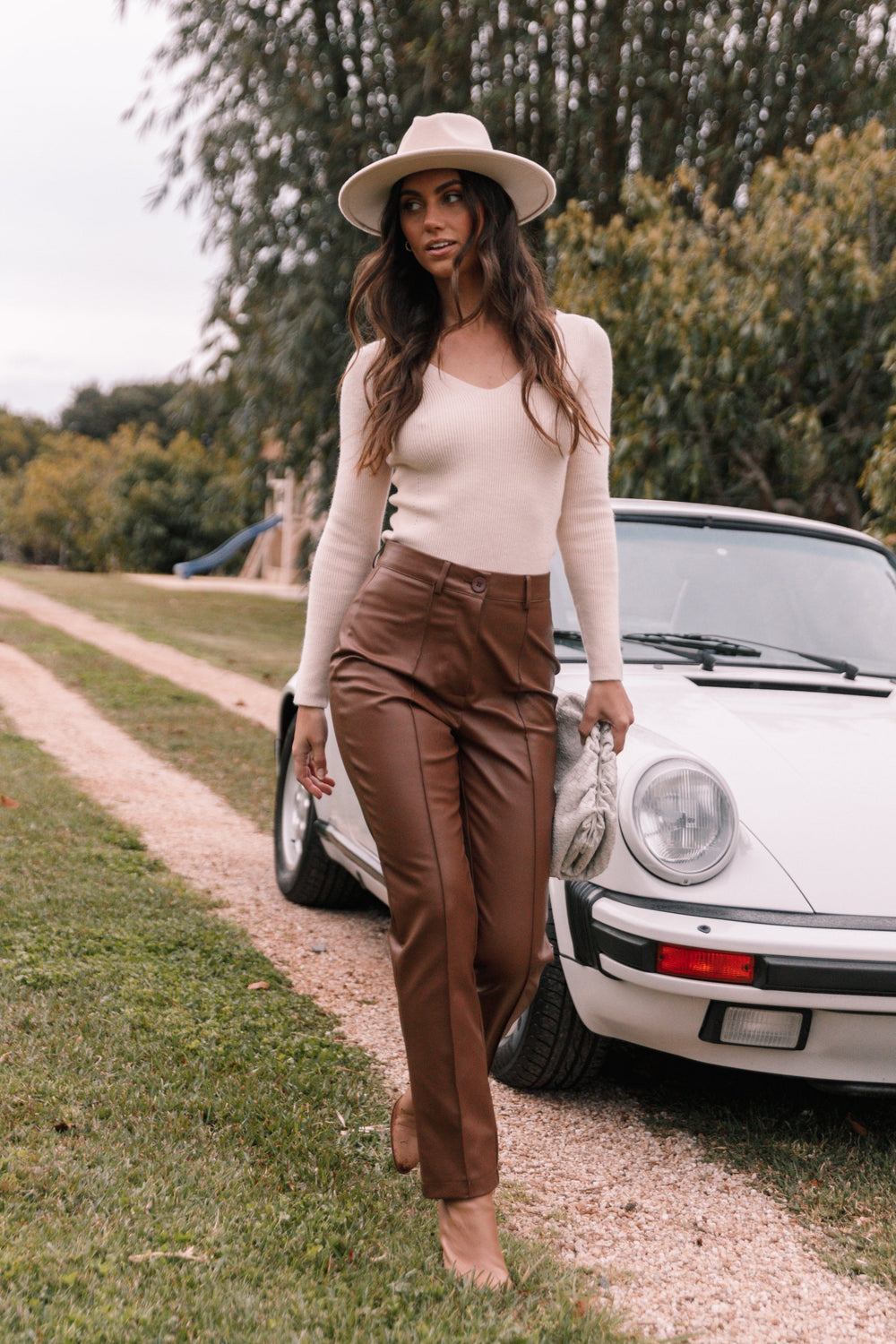 Lauren Antonucci | Styling these faux leather pants from @loft 5 different  ways!!! Which look is your fav?! I'll have each outfit linked in my  stories! Th... | Instagram